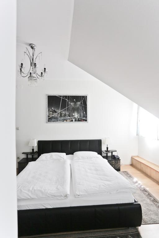 Hotel Martini Zagreb Hotel And Restaurant Sesvete Rum bild